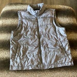 32 degrees puffer vest size Lg.
